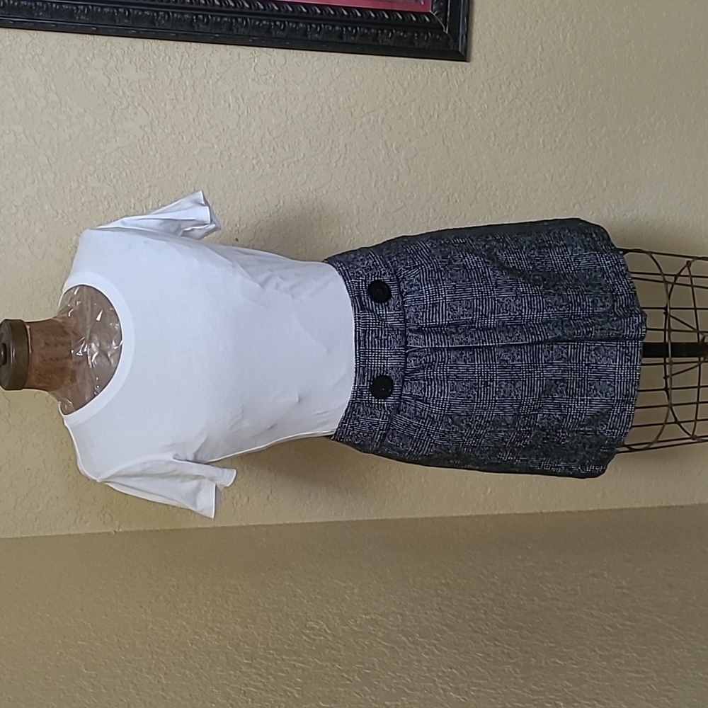 Michael Michael Kors Black and White Mini Skirt Size 6